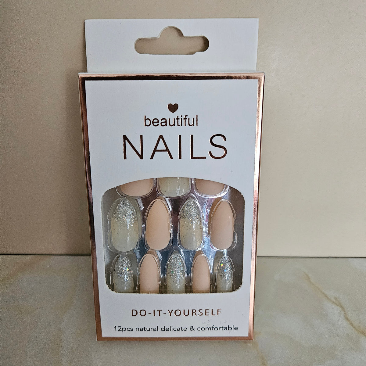 💅 Faux ongles mats & pailletés ✨
