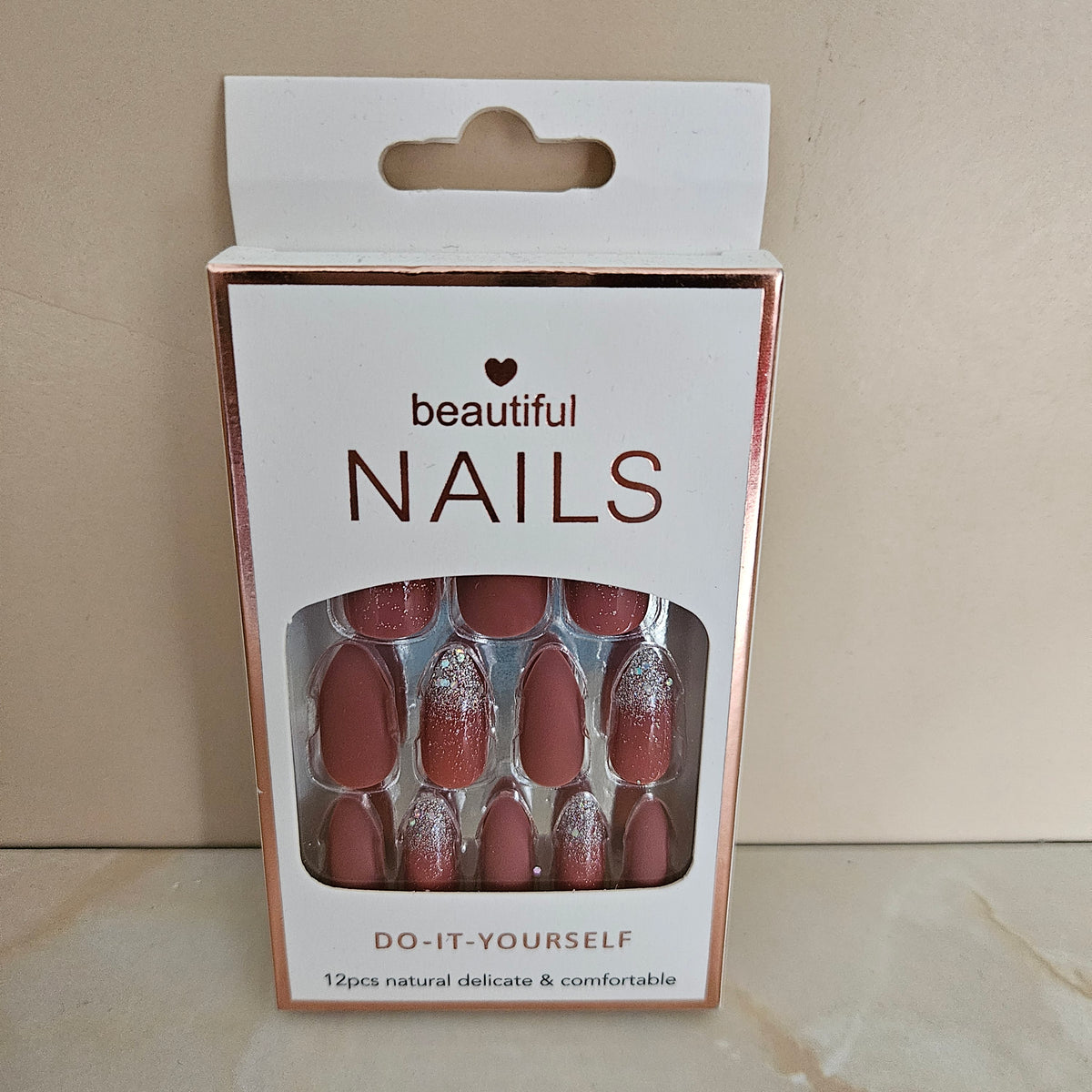💅 Faux ongles mats & pailletés ✨