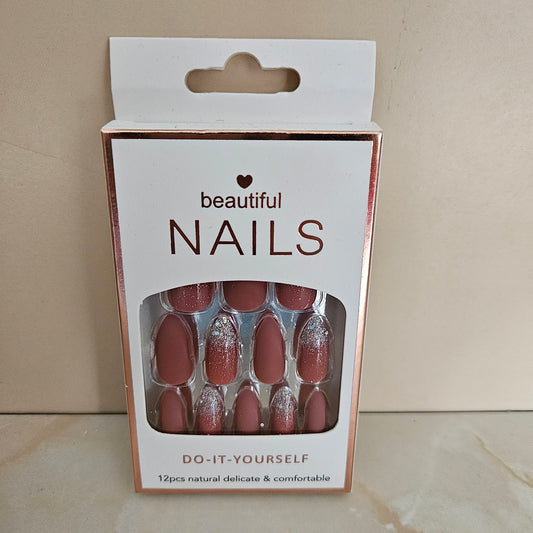 💅 Faux ongles mats & pailletés ✨
