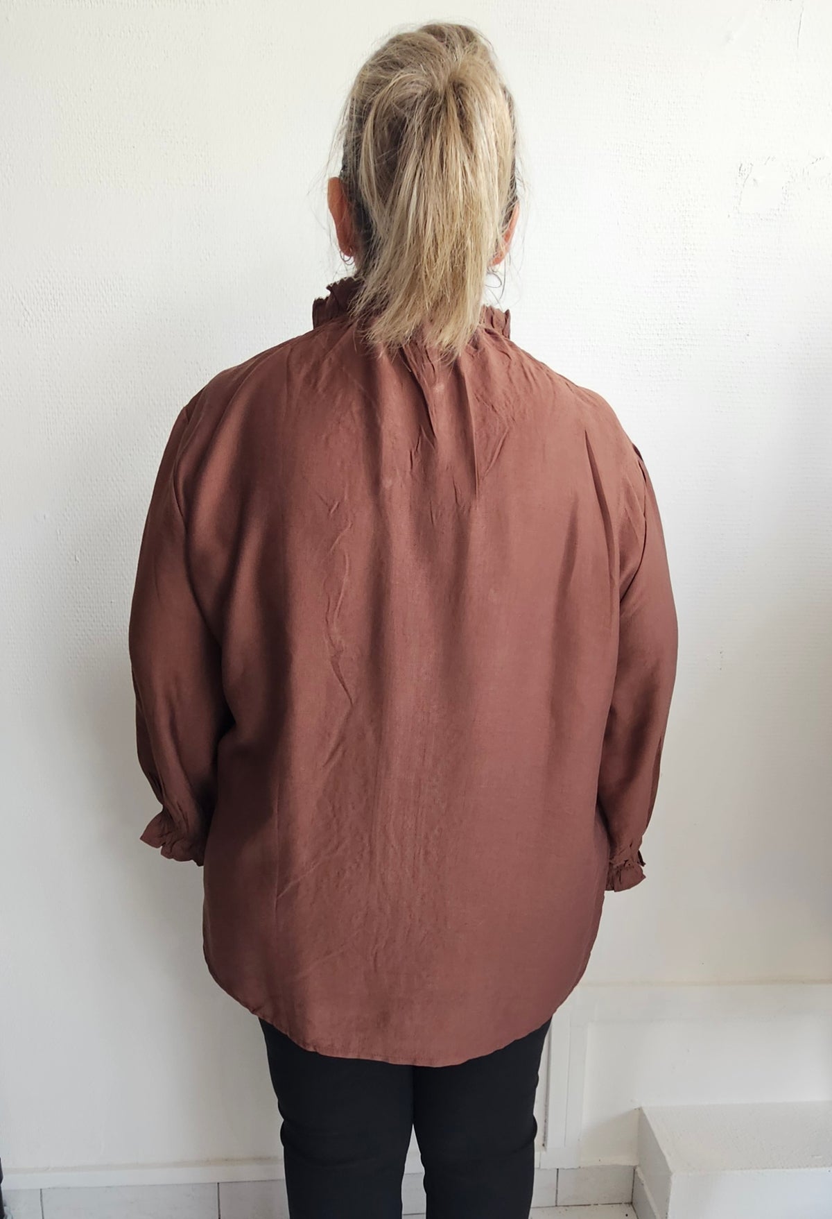 Blouse femme – Col victorien brodé