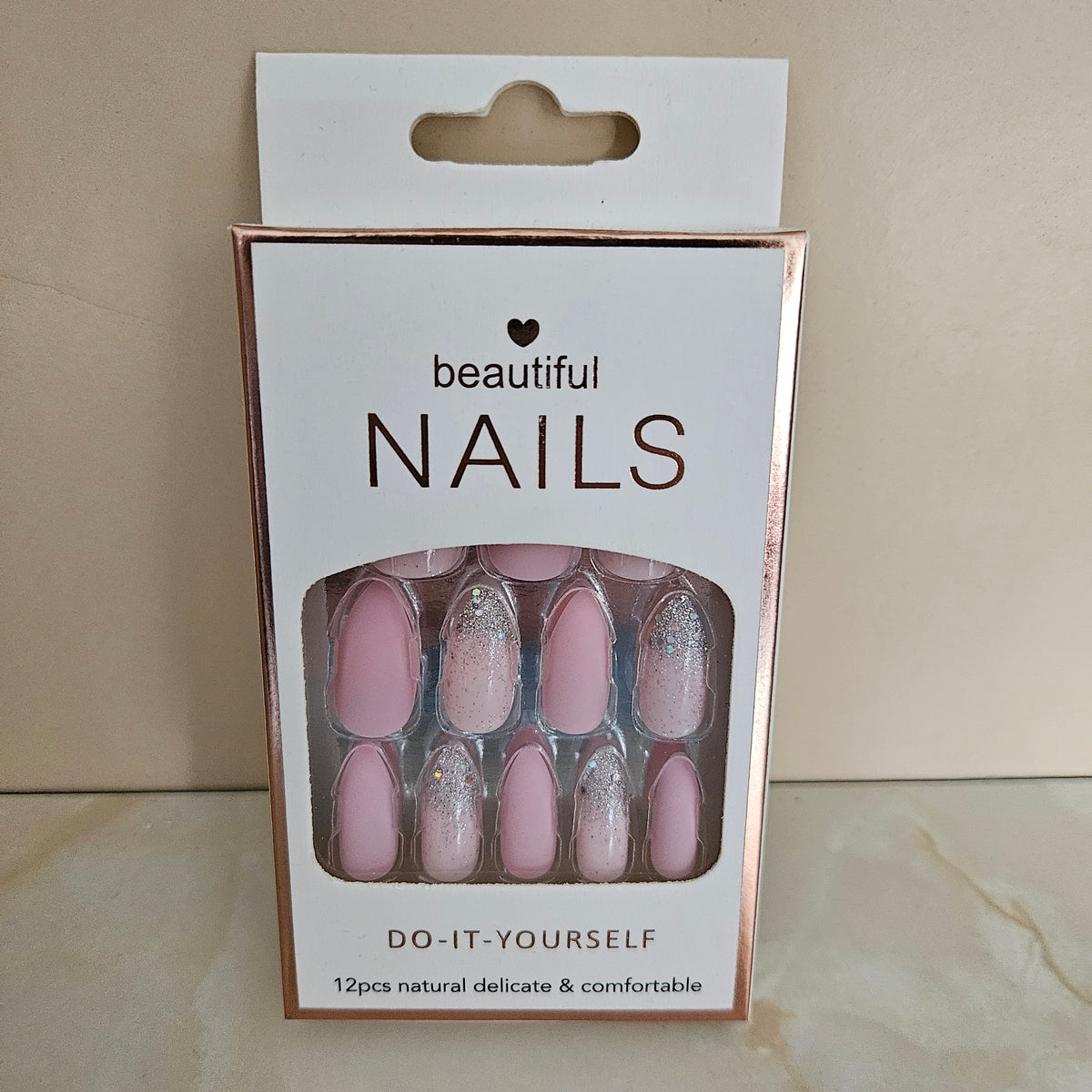 💅 Faux ongles mats & pailletés ✨
